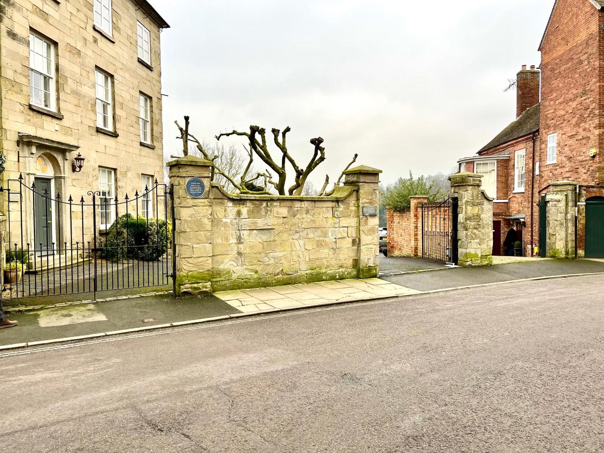 Flower Cottage By Ludlow Castle With Onsite Parking 外观 照片